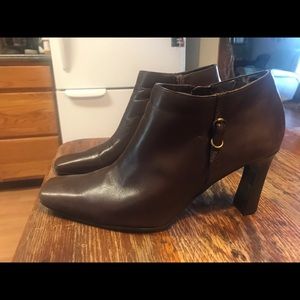 Bandolino Ankle Booties womens 7-1/2 brown heels